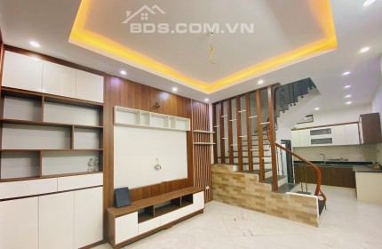 Bán Nhà Riêng ngõ 33 Phố Văn Cao - Ba Đình DT 39mx 5 Tầng Giá 4,5 Tỷ